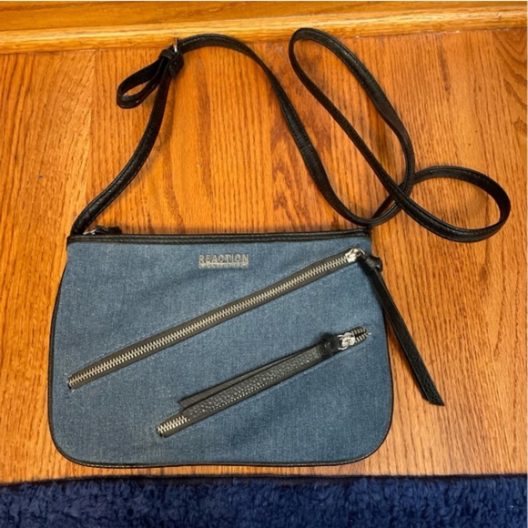 Reaction Kenneth Cole Crossbody - Picture 1 of 4